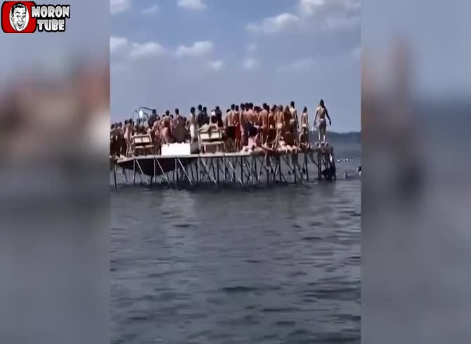 Video :When the pier falls, dozens of University of Wisconsin students vanish into the lake